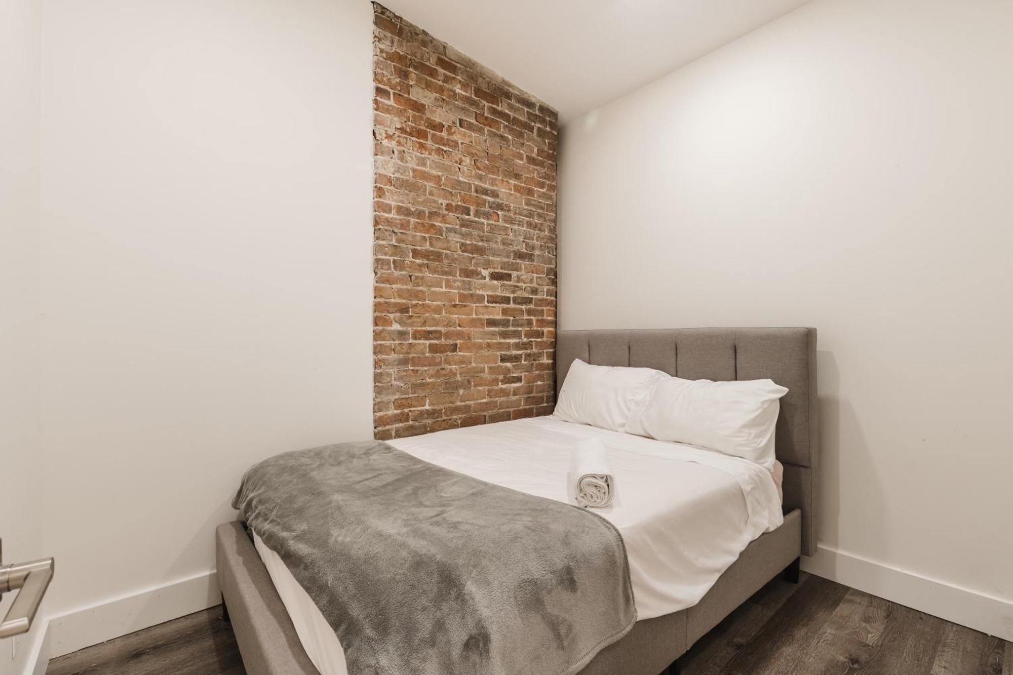 Elegant 3 Bedroom Apartment In Old Port - 302 Монреаль Экстерьер фото