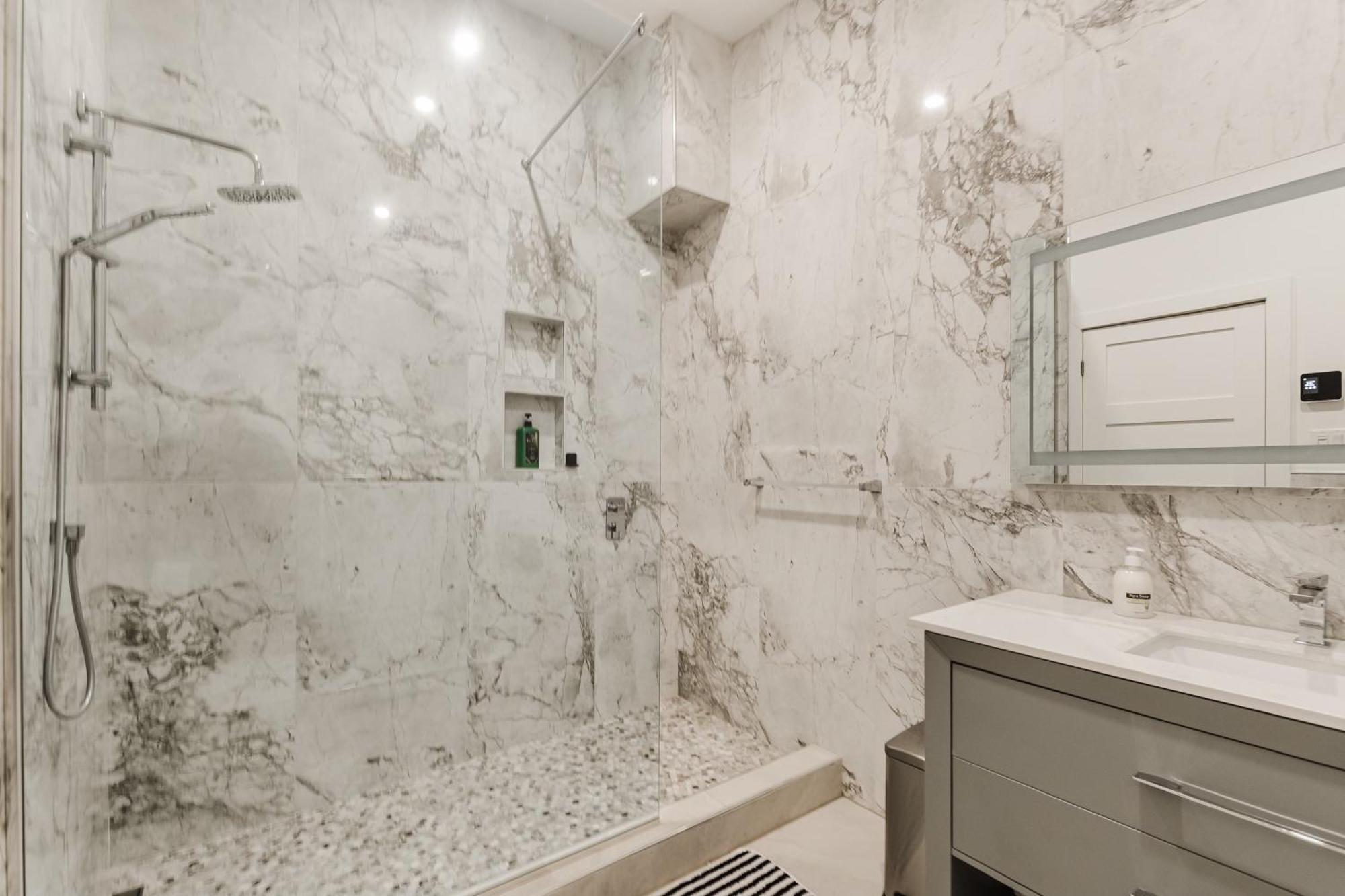 Elegant 3 Bedroom Apartment In Old Port - 302 Монреаль Экстерьер фото